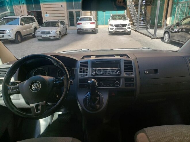 Volkswagen Caravelle-6