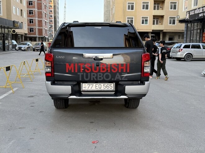 Mitsubishi L200-2