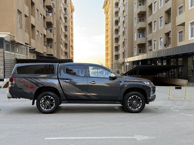 Mitsubishi L200-5