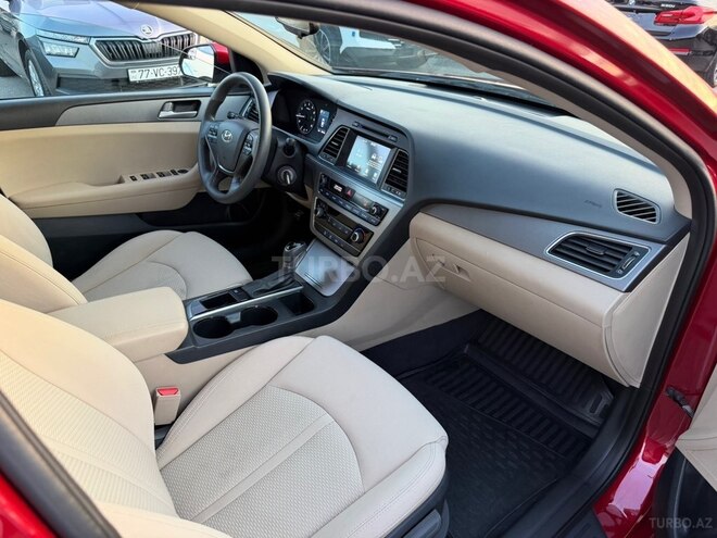 Hyundai Sonata-12