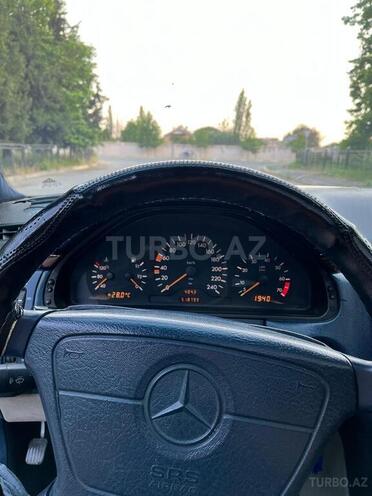 Mercedes E 230-10