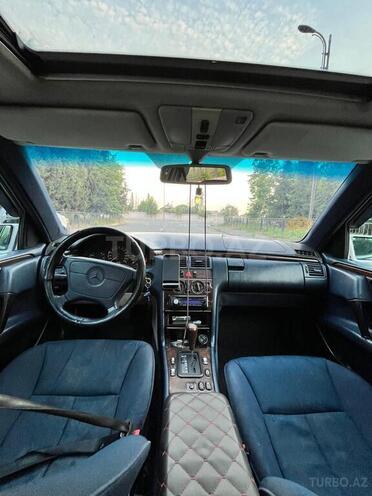 Mercedes E 230-9
