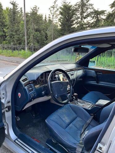 Mercedes E 230-8