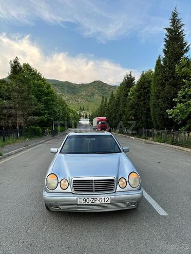 Mercedes E 230-1