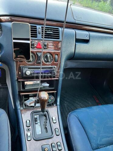 Mercedes E 230-12