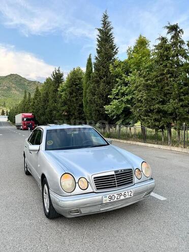Mercedes E 230-3