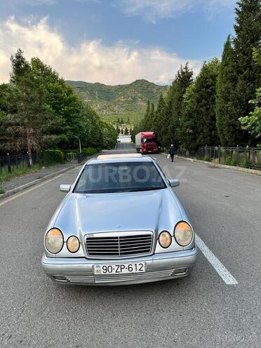 Mercedes E 230-4