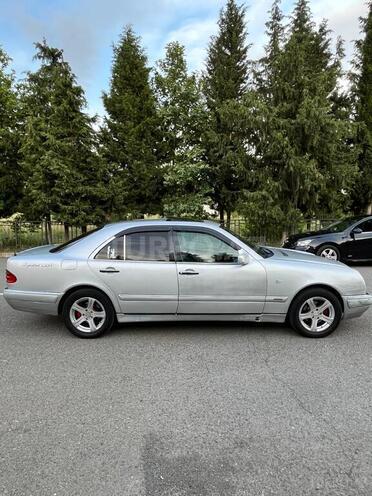Mercedes E 230-6
