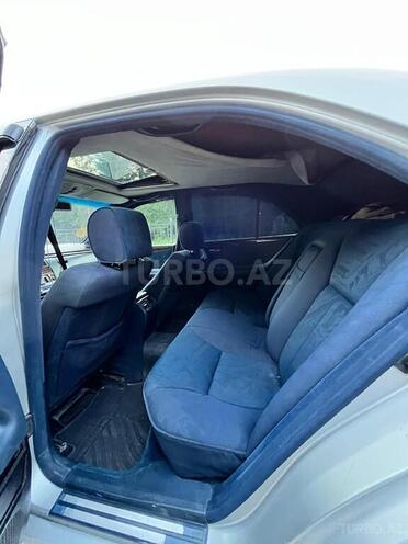 Mercedes E 230-11