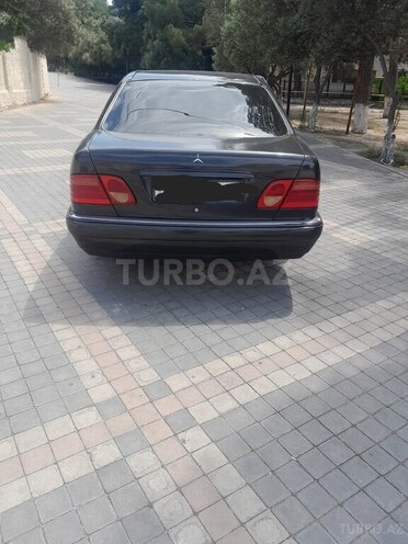Mercedes E 230-3