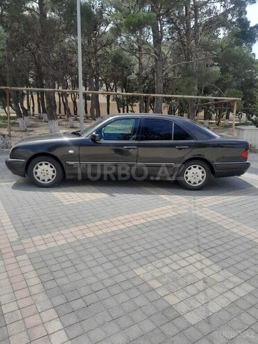 Mercedes E 230-2