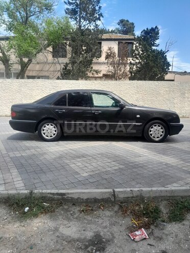Mercedes E 230-4