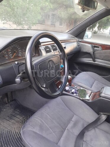 Mercedes E 230-5