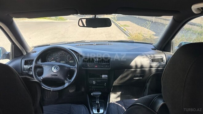 Volkswagen Golf-9