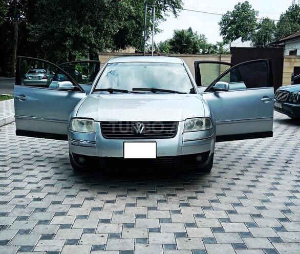 Volkswagen Passat-1