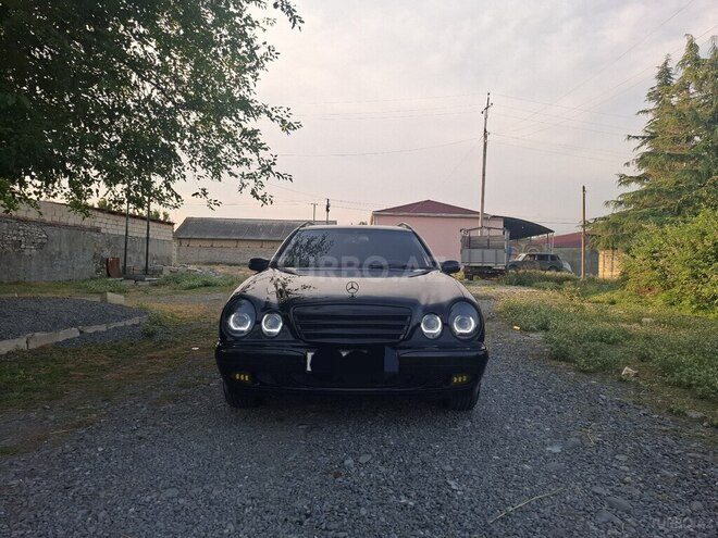 Mercedes E 240-1