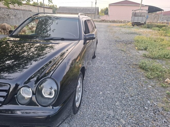 Mercedes E 240-4