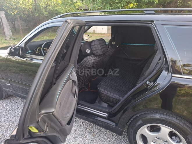 Mercedes E 240-6