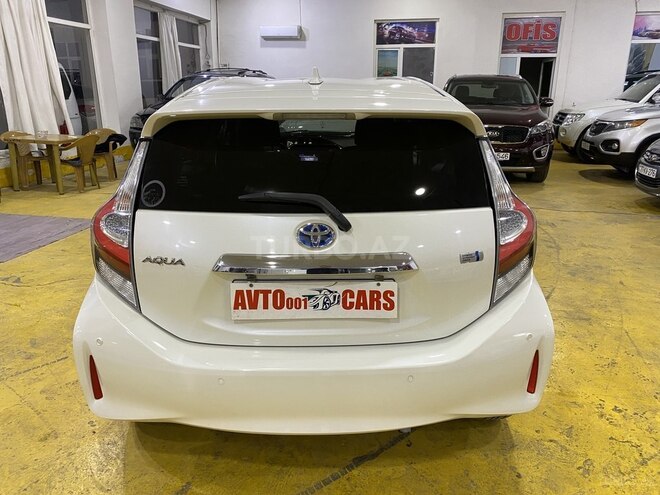 Toyota Aqua-6