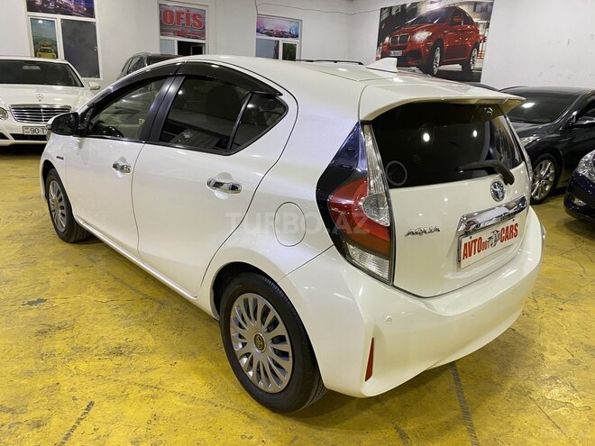 Toyota Aqua-5