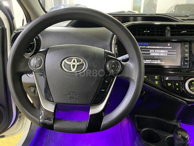 Toyota Aqua-14