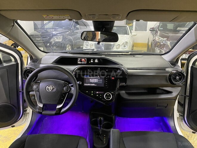 Toyota Aqua-9