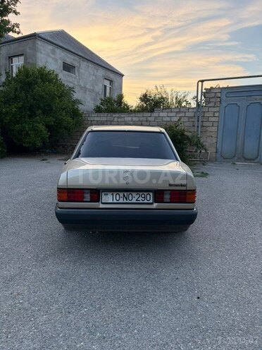 Mercedes 190-4