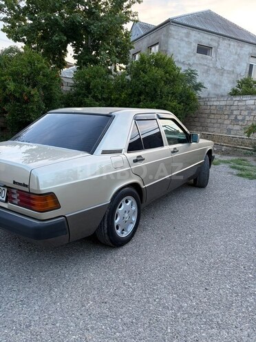 Mercedes 190-5