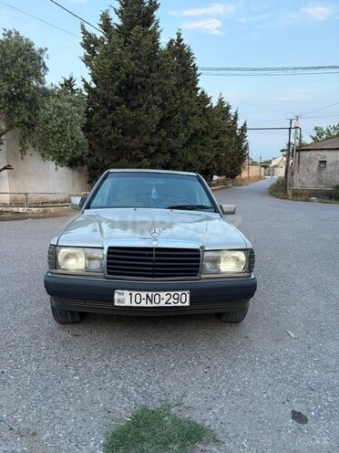 Mercedes 190-1