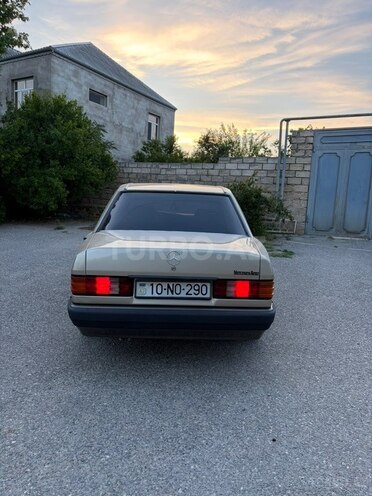 Mercedes 190-2