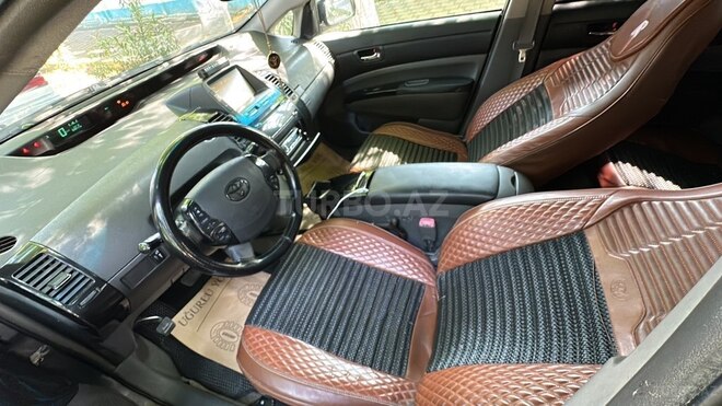 Toyota Prius-5