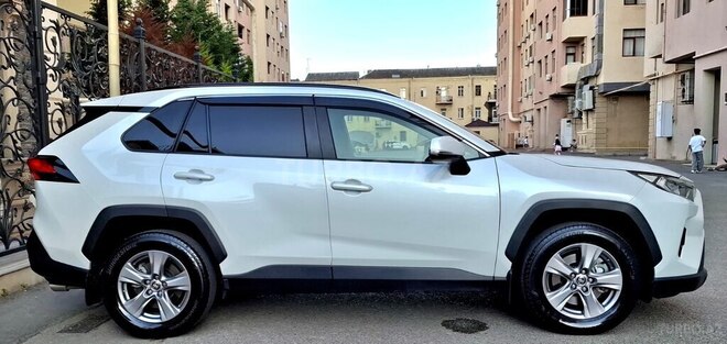 Toyota RAV4-6