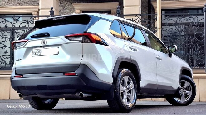 Toyota RAV4-11