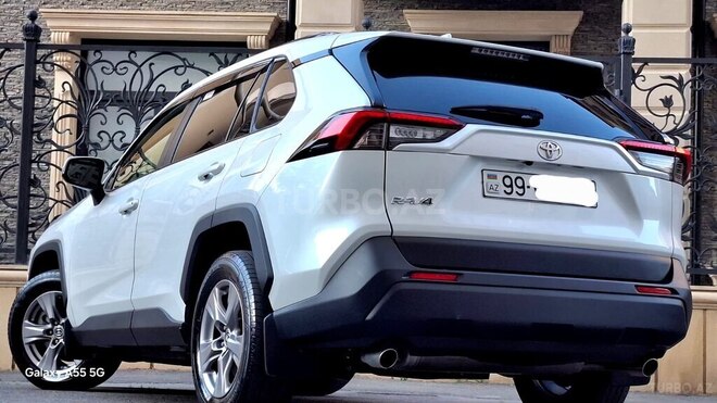 Toyota RAV4-10