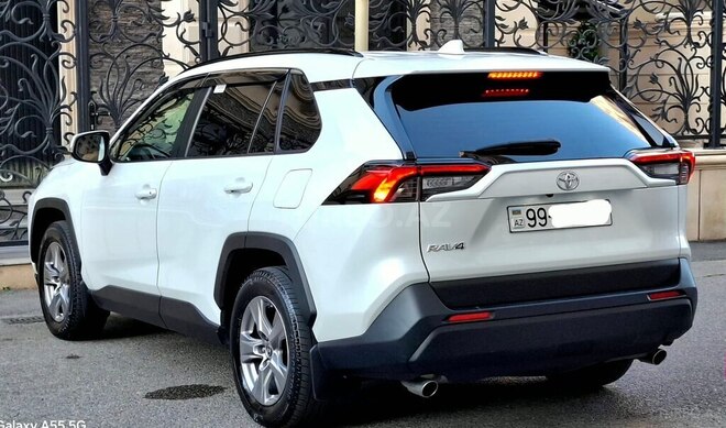 Toyota RAV4-8