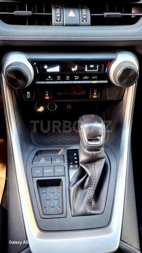 Toyota RAV4-17
