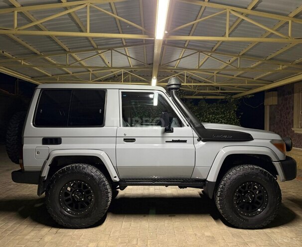 Toyota Land Cruiser-3