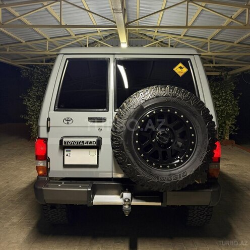Toyota Land Cruiser-5