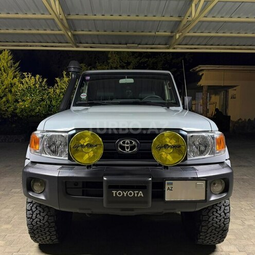 Toyota Land Cruiser-1