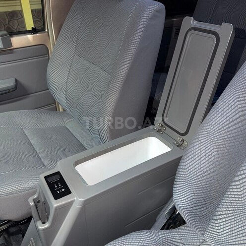 Toyota Land Cruiser-7