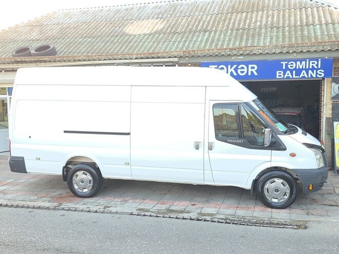 Ford Transit-15