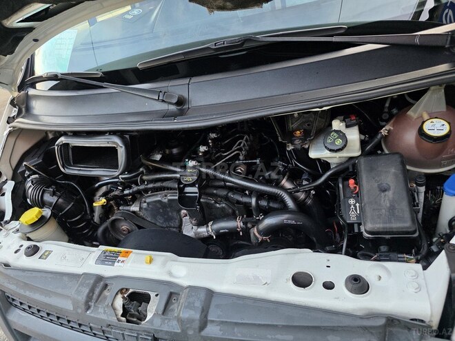 Ford Transit-8
