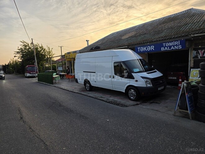 Ford Transit-7