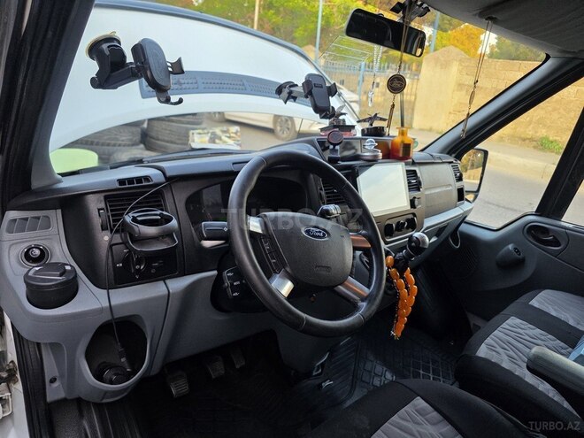 Ford Transit-11