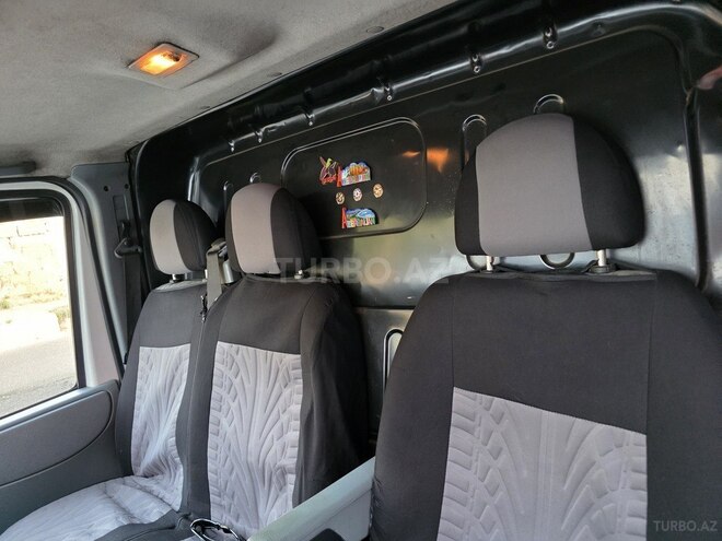 Ford Transit-10