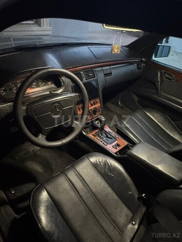 Mercedes E 200-3