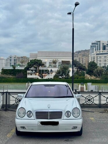 Mercedes E 200-1