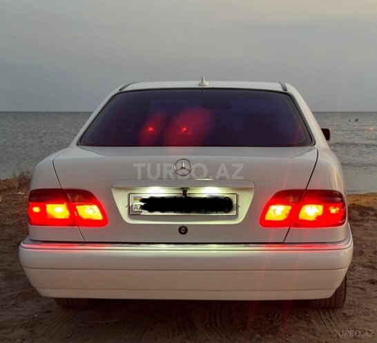 Mercedes E 200-2