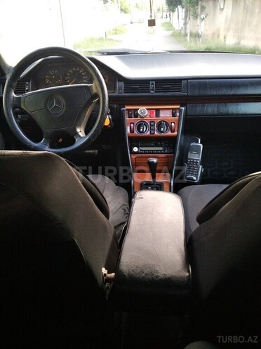 Mercedes 220 E-2