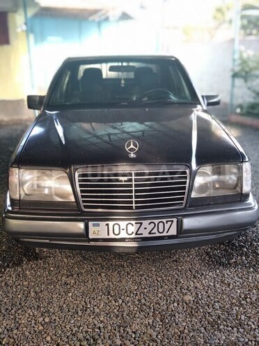 Mercedes 220 E-1